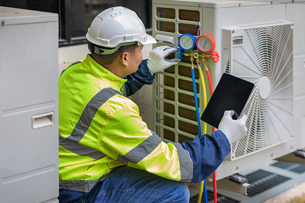 Professional Hvac Installation technician working in Pine Island, TX